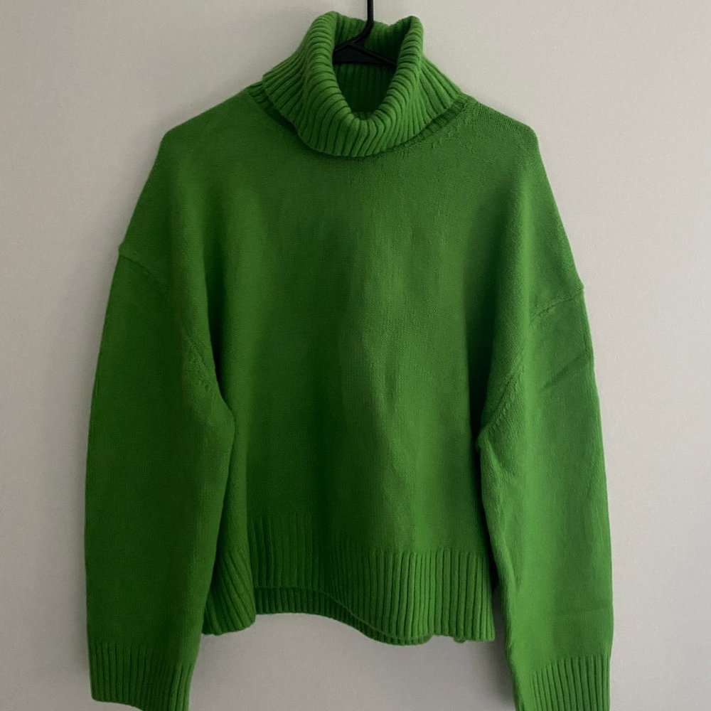BRIGHT GREEN Oversized H&M Turtleneck Size M